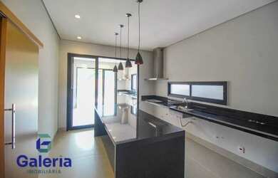 Imagem: A casa em condomínio possui 3 Dormitórios, 4 Banheiros, 4