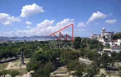 Imagem: O depósito possui 3 Vagas na garagem e 120m² de Área e está