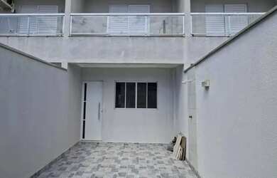 Imagem: A casa à venda possui 2 Dormitórios, 2 Banheiros, 1 Vaga na