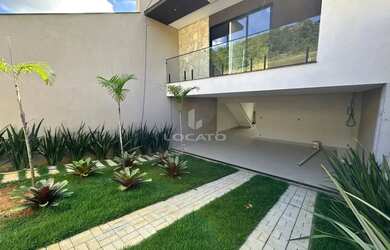 Imagem: A casa em condomínio possui 4 Dormitórios, 1 Banheiro, 3 Vagas