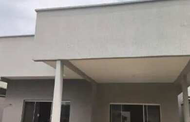 Imagem: A casa possui 2 Dormitórios, 2 Banheiros, 3 Vagas na garagem