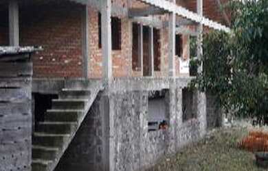 Imagem: A casa possui 3 Dormitórios, 3 Banheiros, 3 Vagas na garagem