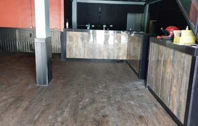 Imagem: O depósito possui 4 Vagas na garagem, 230m² de Área e está