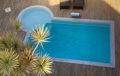 Imagem: A casa possui 4 Dormitórios, 5 Banheiros, 4 Vagas na garagem