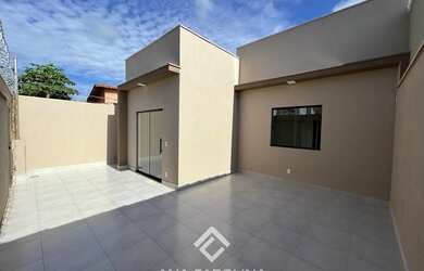 Imagem: A casa possui 3 Dormitórios, 1 Banheiro, 1 Vaga na garagem