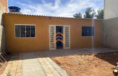 Imagem: A casa possui 3 Dormitórios, 1 Banheiro, 90m² de Área e