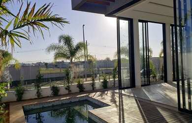 Imagem: A casa em condomínio possui 3 Dormitórios, 4 Banheiros, 3