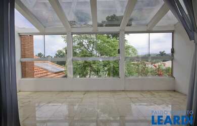 Imagem: A casa em condomínio possui 4 Dormitórios, 5 Banheiros, 5