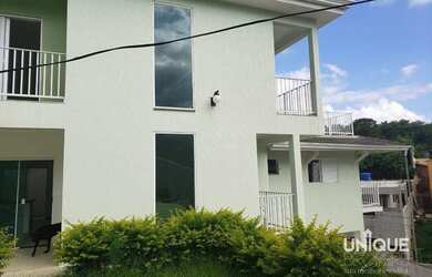 Imagem: A casa possui 4 Dormitórios, 1 Banheiro, 5 Vagas na garagem