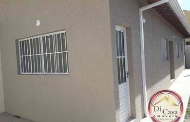 Imagem: A casa possui 2 Dormitórios, 1 Banheiro, 2 Vagas na garagem