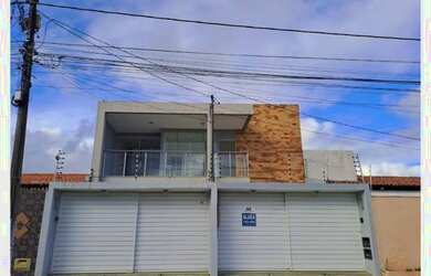Imagem: A casa possui 3 Dormitórios, 2 Banheiros, 2 Vagas na garagem