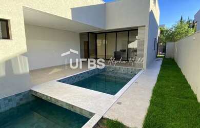 Imagem: A casa em condomínio possui 4 Dormitórios, 4 Banheiros, 3