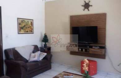 Imagem: A casa possui 3 Dormitórios, 2 Banheiros, 2 Vagas na garagem