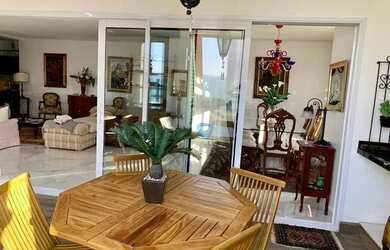 Imagem: O apartamento possui 4 Dormitórios, 5 Banheiros, 4 Vagas na