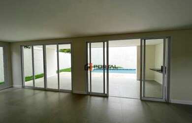 Imagem: A casa em condomínio à venda possui 4 Dormitórios, 5 Banheiros