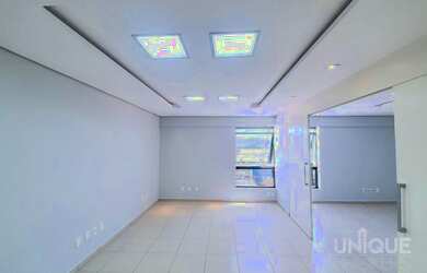 Imagem: O depósito possui 5 Vagas na garagem, 721m² de Área e está