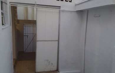 Imagem: A casa possui 4 Dormitórios, 2 Banheiros, 1 Vaga na garagem