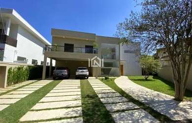 Imagem: A casa em condomínio possui 4 Dormitórios, 5 Banheiros, 4