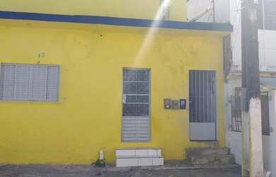 Imagem: A casa possui 2 Dormitórios, 2 Banheiros, 1 Vaga na garagem