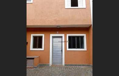 Imagem: A casa possui 1 Dormitório, 1 Banheiro, 1 Vaga na garagem