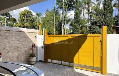 Imagem: A casa possui 3 Dormitórios, 4 Banheiros, 4 Vagas na garagem