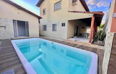 Imagem: A casa possui 4 Dormitórios, 5 Banheiros, 5 Vagas na garagem