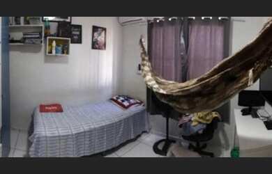 Imagem: A casa possui 3 Dormitórios, 1 Banheiro, 1 Vaga na garagem