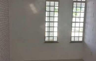 Imagem: A casa possui 3 Dormitórios, 2 Banheiros, 4 Vagas na garagem