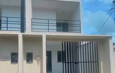 Imagem: A casa possui 3 Dormitórios, 3 Banheiros, 1 Vaga na garagem