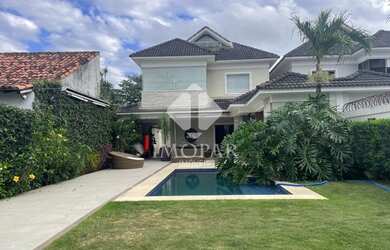 Imagem: A casa em condomínio possui 4 Dormitórios, 5 Banheiros, 4