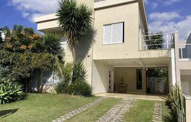 Imagem: A casa possui 3 Dormitórios, 1 Banheiro, 4 Vagas na garagem