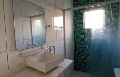 Imagem: A casa em condomínio possui 3 Dormitórios, 1 Banheiro, 4 Vagas