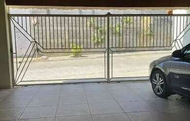 Imagem: A casa possui 3 Dormitórios, 3 Banheiros, 3 Vagas na garagem