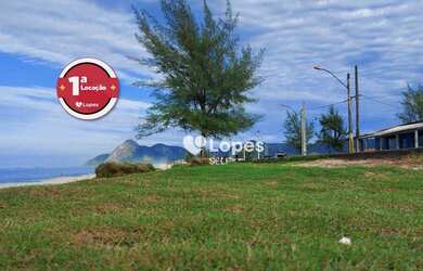 Imagem: A casa possui 2 Dormitórios, 1 Banheiro, 2 Vagas na garagem