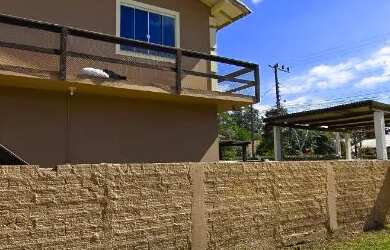 Imagem 6: Casa em Imbituba localizada no bairro Alto Arroio, situada á 150 metros...