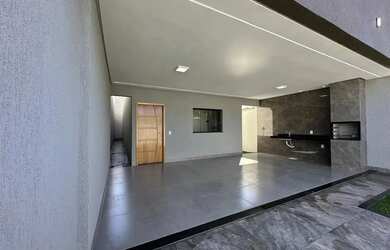 Imagem: A casa possui 2 Dormitórios, 2 Banheiros e 100m² de Área