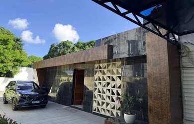 Imagem: A casa possui 5 Dormitórios, 4 Banheiros, 5 Vagas na garagem