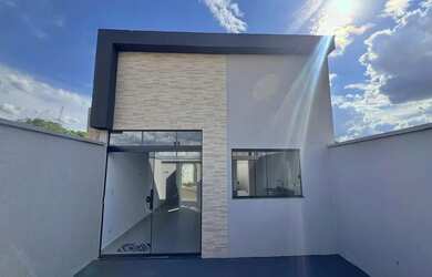 Imagem: A casa possui 2 Dormitórios, 2 Banheiros, 1 Vaga na garagem