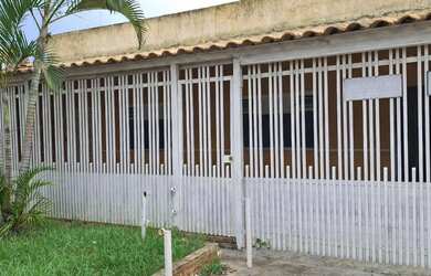 Imagem: A casa possui 3 Dormitórios, 2 Banheiros e está localizado