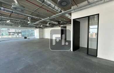 Imagem: O depósito possui 5 Vagas na garagem, 602m² de Área e Imóvel