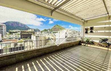 Imagem: O apartamento na cobertura possui 3 Dormitórios, 2 Banheiros