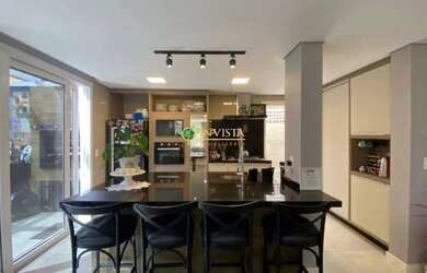 Imagem 6: Locação no bairro Agronômica Varanda Gourmet com churrasqueira, hidromassagem,...