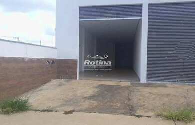 Imagem: O depósito possui 1 Vaga na garagem e 117m² de Área e está