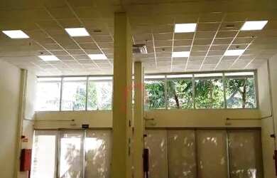 Imagem: O depósito possui 5 Vagas na garagem e 340m² de Área e está