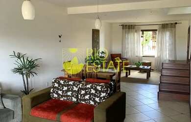 Imagem: A casa possui 5 Dormitórios, 5 Banheiros, 2 Vagas na garagem