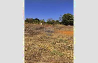 Imagem: O terreno possui 800m² de Área e está localizado em Ponte