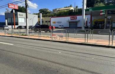 Imagem: O depósito possui 5 Vagas na garagem, 750m² de Área e está