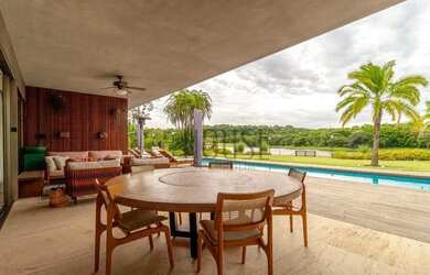 Imagem: A casa em condomínio possui 5 Dormitórios, 5 Banheiros, 5