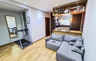 Imagem: A casa possui 3 Dormitórios, 2 Banheiros, 2 Vagas na garagem