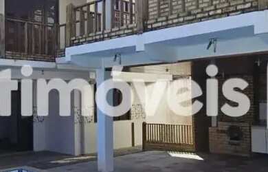 Imagem: O depósito possui 4 Vagas na garagem e 500m² de Área e está